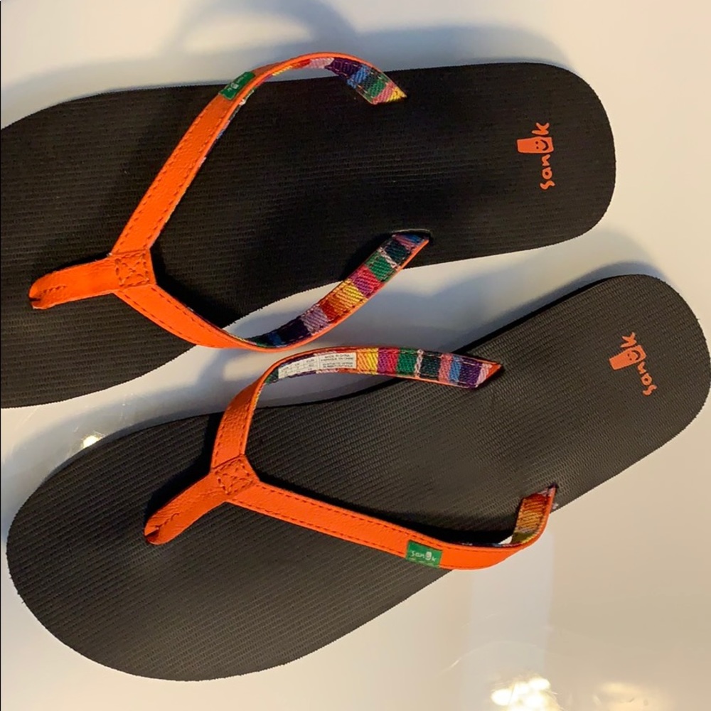 Sanuk flip flops BNWT